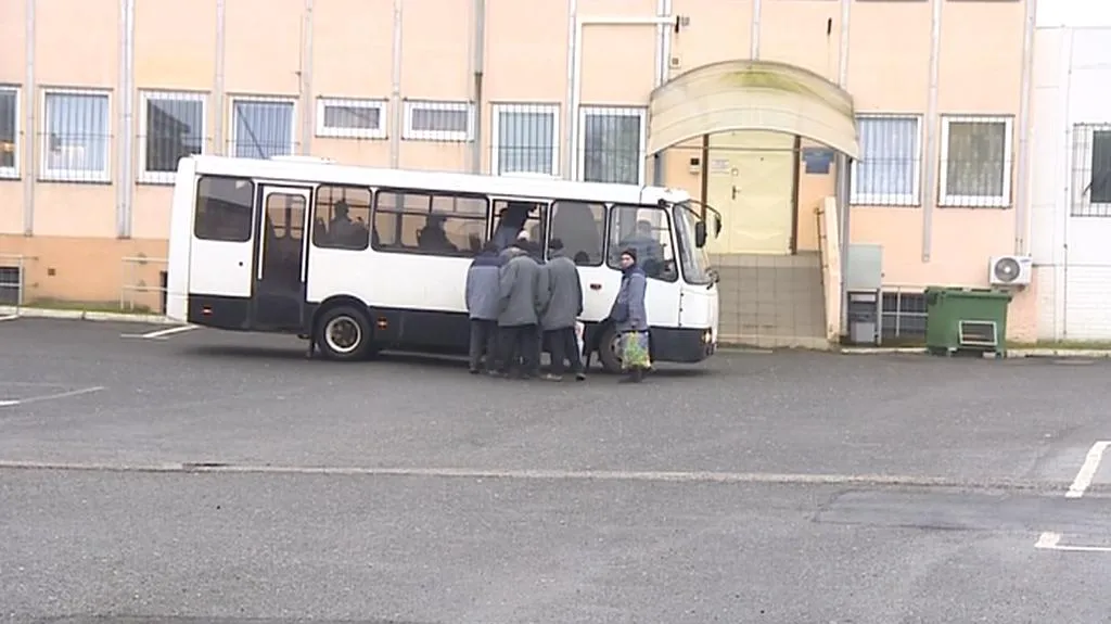 Vězni jedou do práce