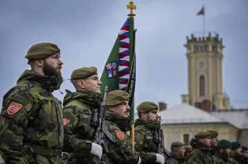 Hrdinství válečných veteránů uctili lidé v Česku i v zahraničí