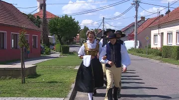 Krojovaný průvod