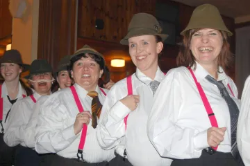 Společný ples školy a myslivců v Poběžovicích