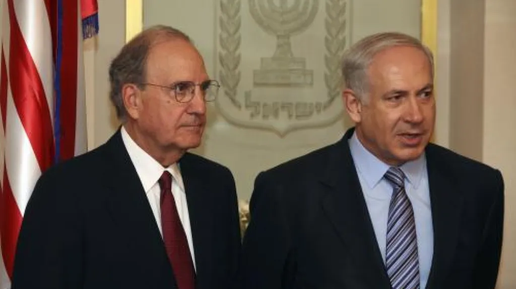 Benjamin Netanjahu a George Mitchell