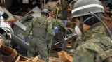 Při likvidaci následků zemětřesení pomáhá i japonská armáda