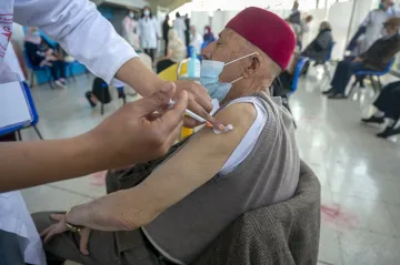 Pandemie ve světě: Oktoberfest se opět ruší. Řecko otevírá venkovní restaurace
