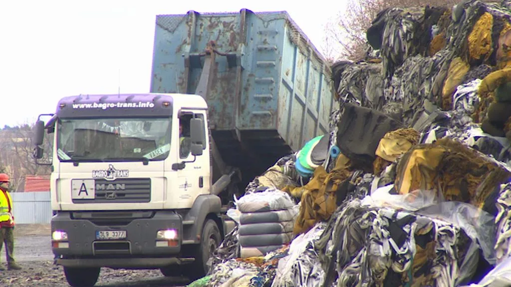 Odvoz odpadu ze skládky v Arnolticích