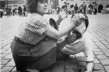 Před třiceti lety vybuchla v centru Prahy bomba. K dopadení pachatele nepomohli ani jasnovidci