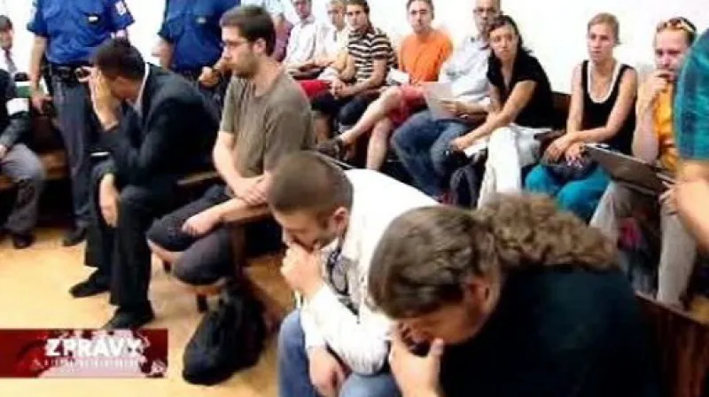 Osmi extremistům hrozí až osm let