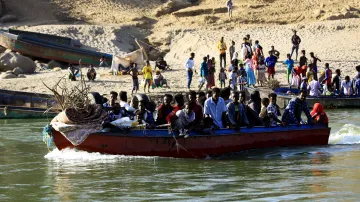 Sousední země jsou v současnosti pod tlakem uprchlíků z Etiopie. Hranice do Súdánu překročilo kolem třiceti tisíc civilistů. Lidé prchají i do Eritreje
