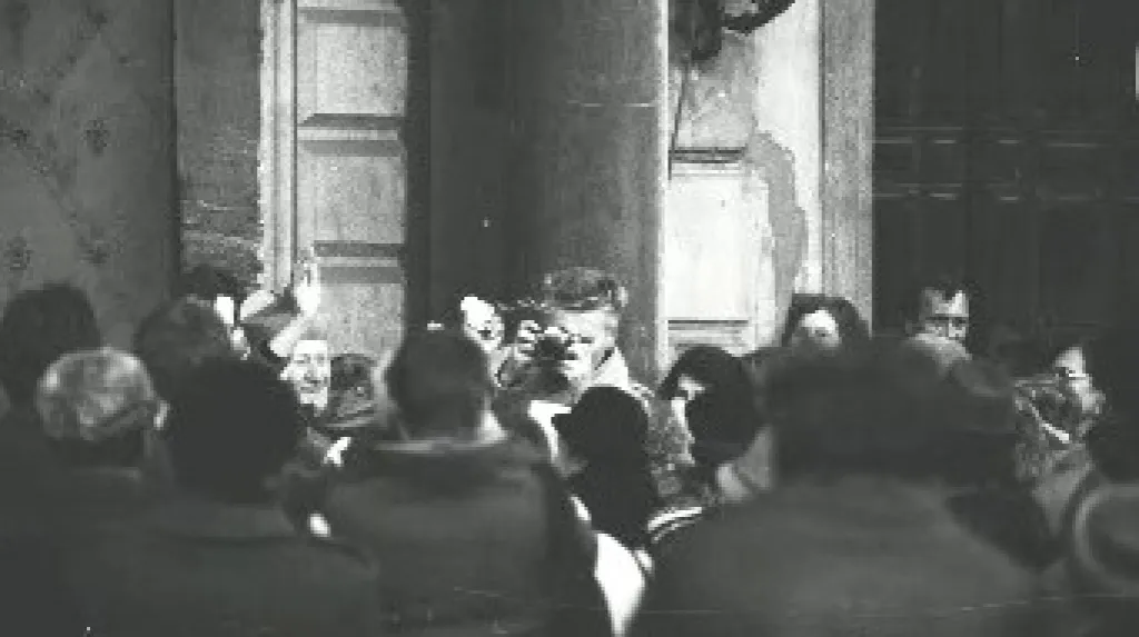 Kardinál František Tomášek na fotografii StB