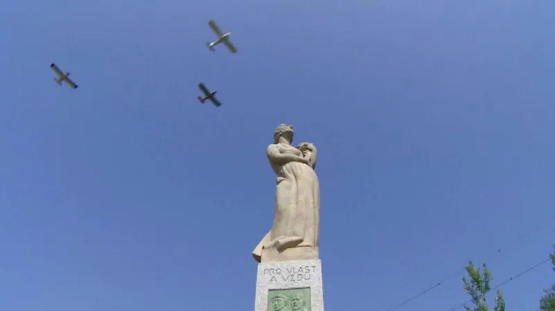 Hrdějovický letecký pomník