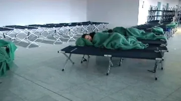 Cestující přenocovali na letišti Roissy-Charles de Gaulle