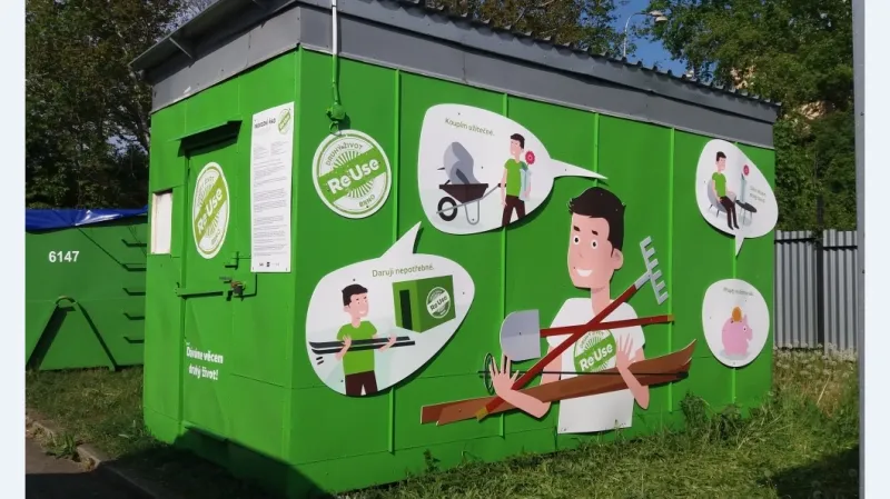 Budka projektu ReUse ve sběrném středisku odpadů