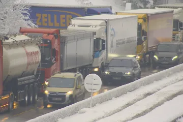 Kolaps na D1 rezonoval i ve sněmovně. Ťoka si lidé pamatují, protože se mu nic nepovedlo, řekl Fiala