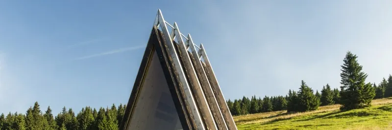Nouzové útulny v Krkonoších čelí náporu turistů. Strážci parku nestíhají místa kontrolovat