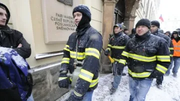 Protest hasičů a policistů