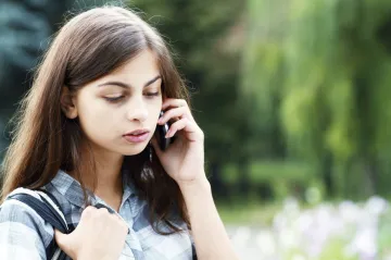 Modrá linka slaví 20 let. Měsíčně se na ni obrátí 500 klientů