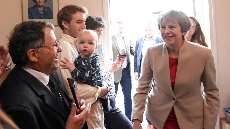 Předvolební kampaň konzervativní strany premiérky Mayové