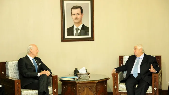 Zmocněnec OSN de Mistura se syrským ministrem zahraničí Mualímem