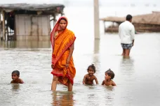 Jih Asie pod vodou. Záplavy zasáhly 40 milionů lidí, obětí je skoro tisíc