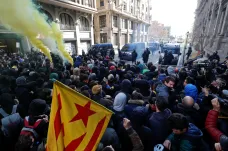 Separatisté protestovali proti zasedání španělské vlády v Barceloně