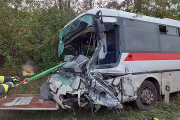 Na Svitavsku se srazil autobus s autem