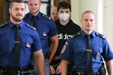 Vrchní soud zvýšil mladíkovi trest za vraždu učitele mačetou na čtrnáct let