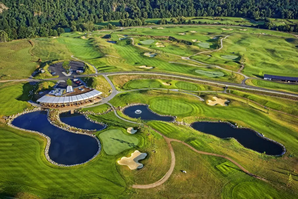 Panorama Golf Resort, Kácov (Huť architektury Martin Rajniš)