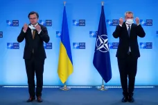 Stoltenberg vyzval Rusko k uklidnění situace na Ukrajině, Kyjev chce diplomatické řešení