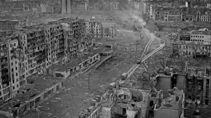 Dopady druhého ruského útoku na Groznyj - město v troskách