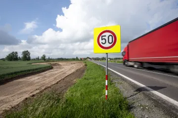 Soud potvrdil vyvlastnění pozemků u obchvatu Jaroměře 