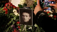 Pietní místo k uctění Alexeje Navalného v Petrohradu