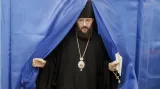 Pravoslavný kněz u voleb na Ukrajině