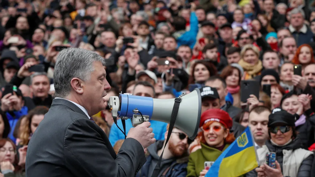 Petro Porošneko na kyjevském stadionu Olimpijskyj