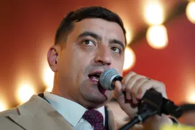 Rumuni budou opětovně volit prezidenta, favoritem je kandidát krajní pravice