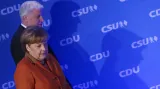 Merkelová je kandidátkou koalice na kancléřku