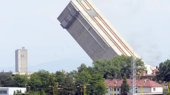 Odstřel těžní věže Dolu Dukla v Havířově - 19. 6. 2008