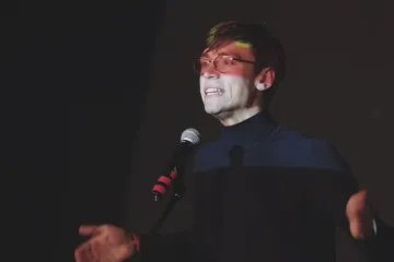 Hold Havlovi. Vítěz mistrovství republiky ve slam poetry chce přivést mladé k poezii