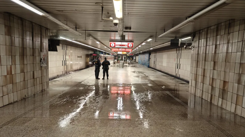 Průsak vody ve stanici metra C Florenc