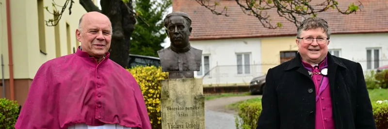 Církev vyzvedla urnu s ostatky kněze Drboly, připravuje oslavy blahořečení