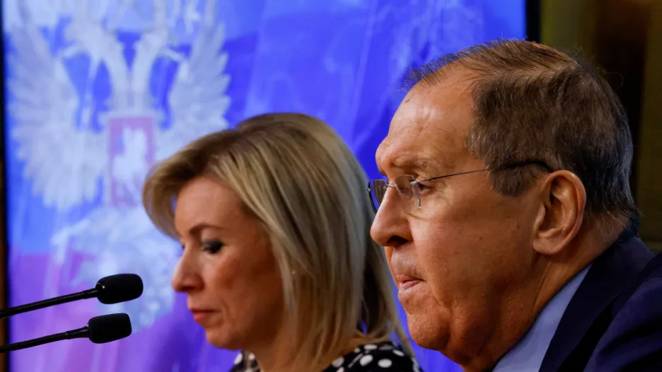 Ruský ministr zahraničí Sergej Lavrov a mluvčí diplomacie Marija Zacharovová