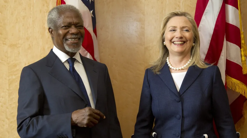 Hillary Clintonová a Kofi Annan v Ženevě