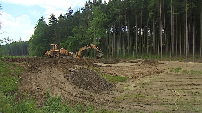 Nový rybník Křivá bříza vzniká v lesích za Vyškovem