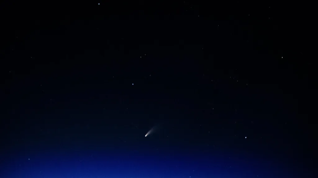 Kometa Neowise z ISS