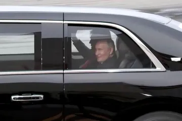 Média: Trump a Putin odjeli z letiště na jednání spolu jedním vozem