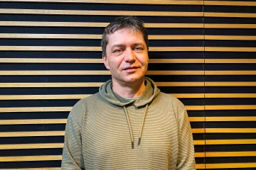 Novinář musí na frontě vydržet víc než voják. Hrůzy z války je třeba vidět, míní reportér Vlach