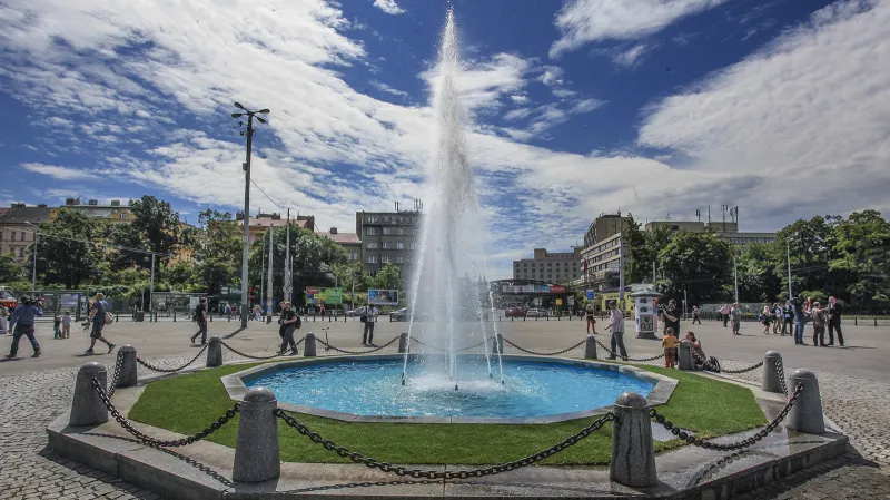 Fontána před areálem pražského Výstaviště