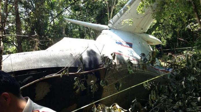 Nehoda armádního letadla v Laosu