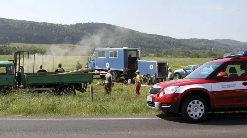 Doutnání uhlí v dole ve Starém Sedle