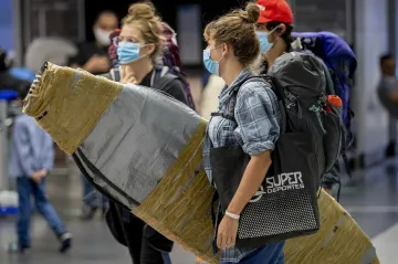 Německo je podle Merkelové stále na počátku pandemie. Tři státy zakázaly léčbu, kterou doporučoval Trump