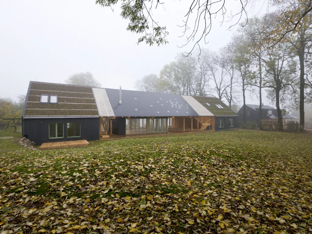 Usedlost Maneschowitz (a1 architects) stojí v Manešovicích v jižních Čechách.