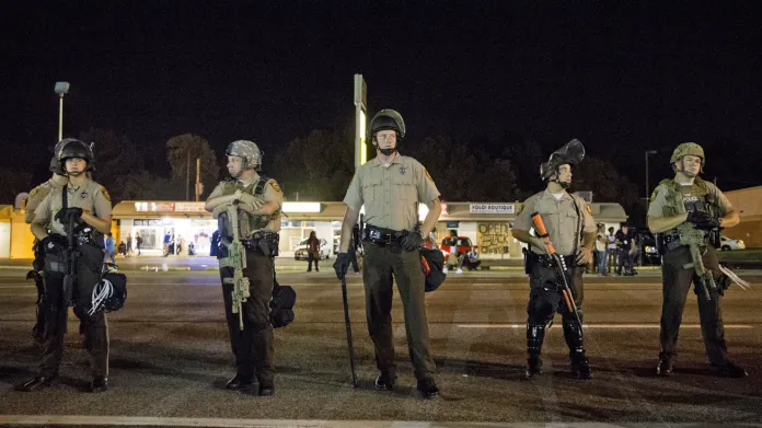 Policisté ve Fergusonu